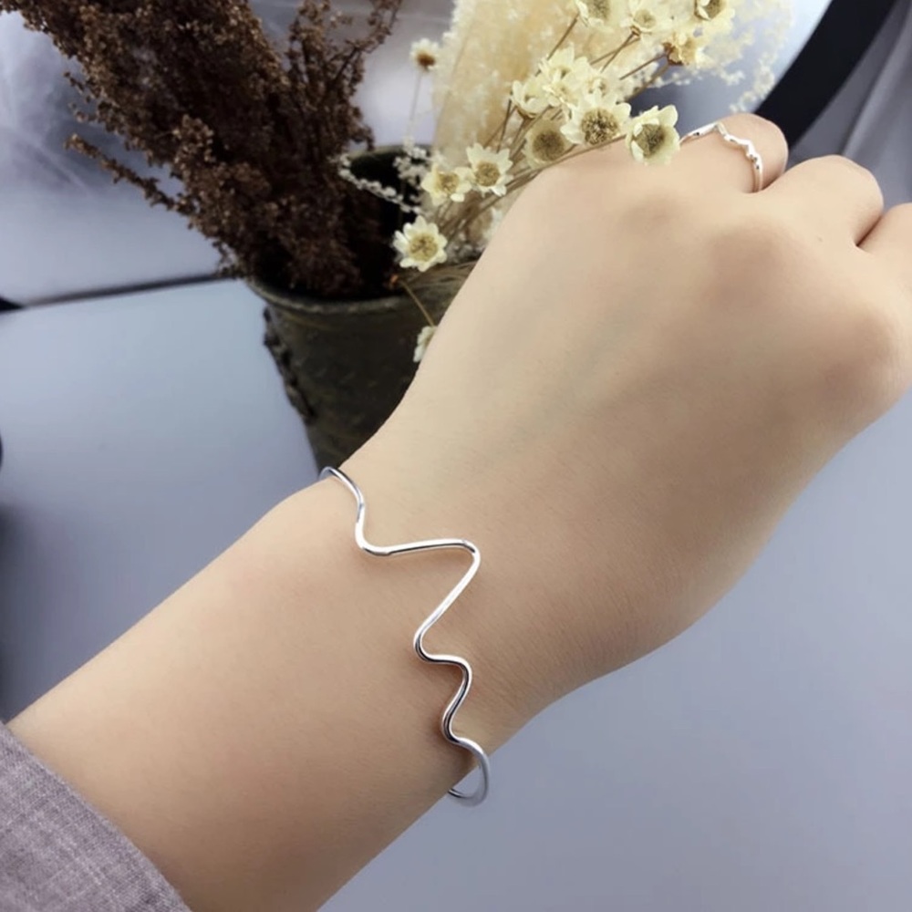 π LAST 1- PLATINUM PLATED CURVED CUFF BRACELET - Picture 2 of 4